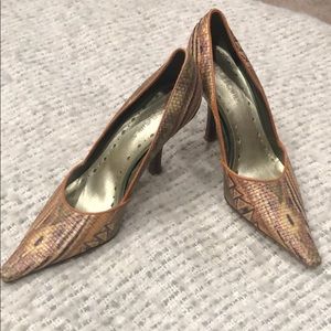 BCBG Girls heels woven raffia